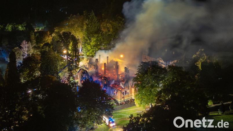 Das ehemalige Jagdschloss der Familie Thurn und Taxis brannte vollständig ab. Die Hintergründe sind noch unklar. (Archivfoto) Bild: Lars Haubner/News5/dpa