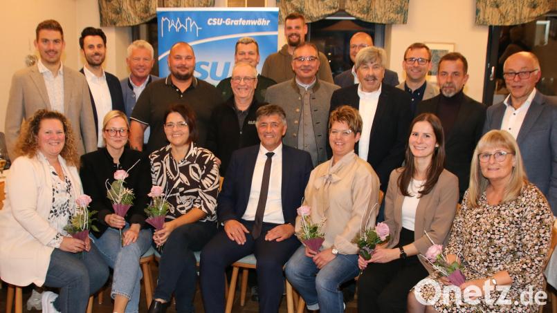 Das Team der CSU für die Stadtratswahl in Grafenwöhr. Spitzenkandidat ist auch auf der Liste Bürgermeister Edgar Knobloch (vordere Reihe, Mitte). Bild: sne