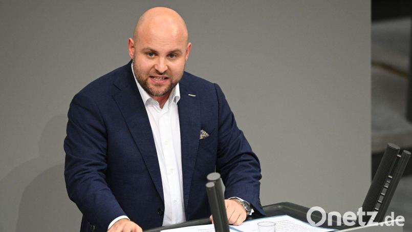 Vertrauter von Parteichefin Alice Weidel und außenpolitischer Sprecher der AfD-Fraktion: Markus Frohnmaier plant Russland-Besuch. (Archivbild) Bild: Niklas Graeber/dpa