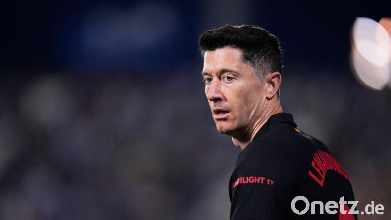 Fällt wegen einer Muskelverletzung vorerst aus: Robert Lewandowski Bild: Manu Fernandez/AP/dpa