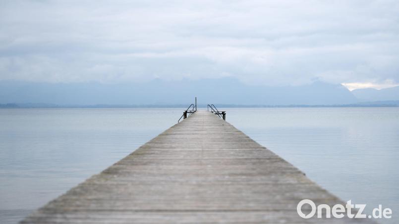 Zu Tagesbeginn sind viele Wolken und Nebel am bayerischen Himmel zu sehen. Bild: Sven Hoppe/dpa