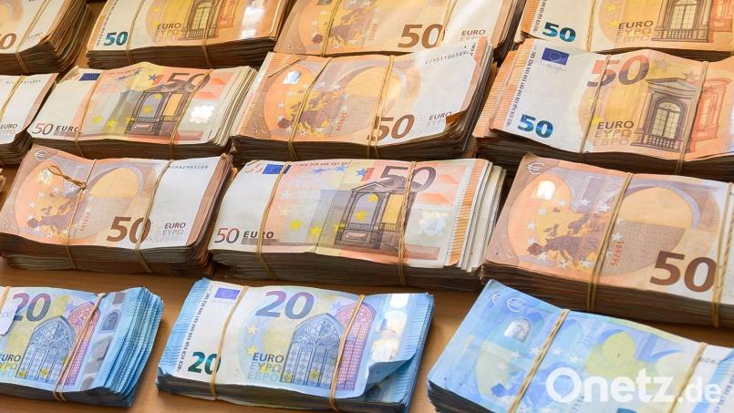 Ein 25-Jähriger ist wegen Geldwäsche verurteilt worden. Symbolbild: Silas Stein/dpa/Symbolbild