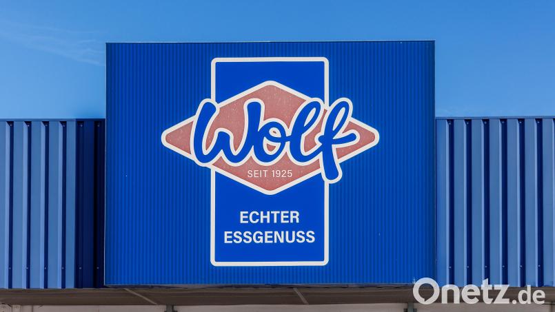 Früher &quot;Echt gute Wurst&quot;, jetzt &quot;Echter Essgenuss&quot;: Die Wolf-Firmengruppe hat bereits vor einiger Zeit ihren Slogan geändert. Jetzt wird das Unternehmen mit Sitz in Schwandorf von einer britischen Holding übernommen. Bild: Hösamer