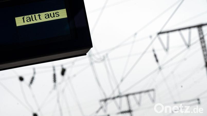 Nach Angaben der Bahn ist ein Stellwerk in Köln-Kalk betroffen. (Symbolbild) Bild: Federico Gambarini/dpa