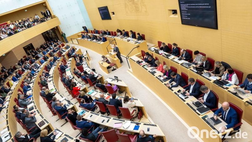 Bei der letzten Sitzung vor der Sommerpause kam es zum Eklat im bayerischen Landtag. (Archivbild) Bild: Peter Kneffel/dpa