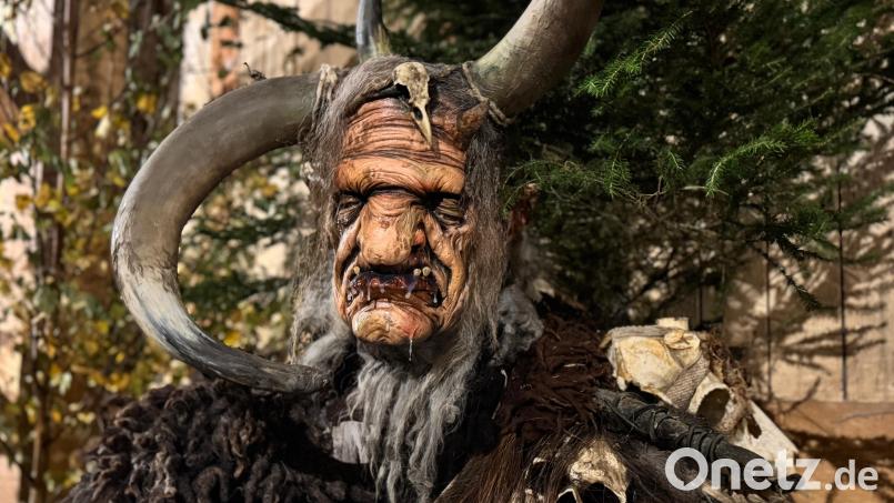 Unter anderem werden in der schaurig-schönen Ausstellung der &#039;&quot;Stoapfalz Deifl&#039;n&quot; in der Brucksaler-Scheune die neuen Gruppenmasken zu sehen sein. Bild: Stephanie Steffens