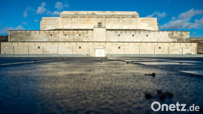 Bis 2030 sollen die Arbeiten auf dem ehemaligen Reichsparteitagsgelände in Nürnberg abgeschlossen sein. (Archivbild) Bild: Timm Schamberger/dpa