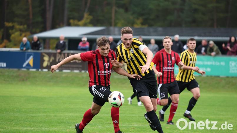 Sogar Torjäger Nico Argauer (links) war zuletzt beim 0:3 gegen die DJK Vornbach abgemeldet. Im zweiten Heimspiel in Folge will der SC Luhe-Wildenau aber gegen den 1. FC Passau wieder für eigene Tore sorgen. Archivbild: Dieter Jäschke