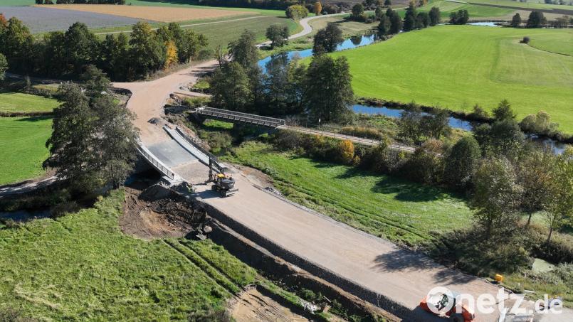Die neue Murachbrücke in Zangenstein wird wohl Ende November 2025 für den Verkehr freigegeben. Bild: Staatliches Bauamt Amberg-Sulzbach