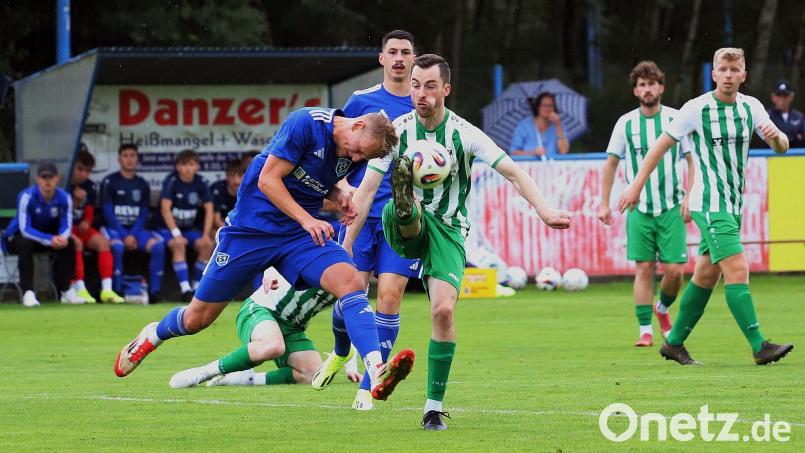 Der SV Etzenricht haut sich in der aktuellen Landesliga-Saison voll rein. Seit 16 Wochen ist man auf heimischen Rasen ungeschlagen, dies soll auch gegen den Tabellenzweiten TSV Seebach so bleiben. Bild: war