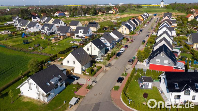 Ist für eine Mehrheit der Deutschen der Wohntraum: das freistehende Einfamilienhaus. (Symbolbild) Bild: Jan Woitas/dpa-Zentralbild/dpa