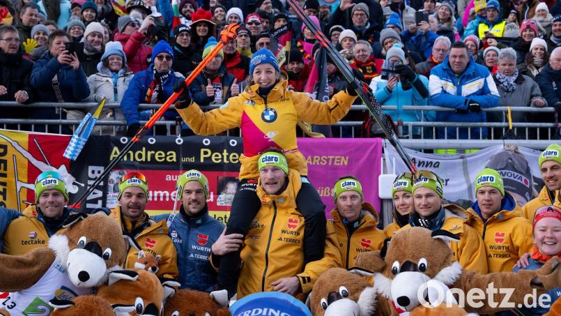 Franziska Preuß (hinten Mitte) kann nun doch nicht in München starten. (Archivbild) Bild: Sven Hoppe/dpa