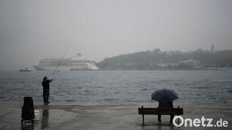 Ein Regentag in Istanbul - angesichts der Wasserprobleme im Land sind darüber viele dankbar. (Archivbild) Bild: Francisco Seco/AP/dpa