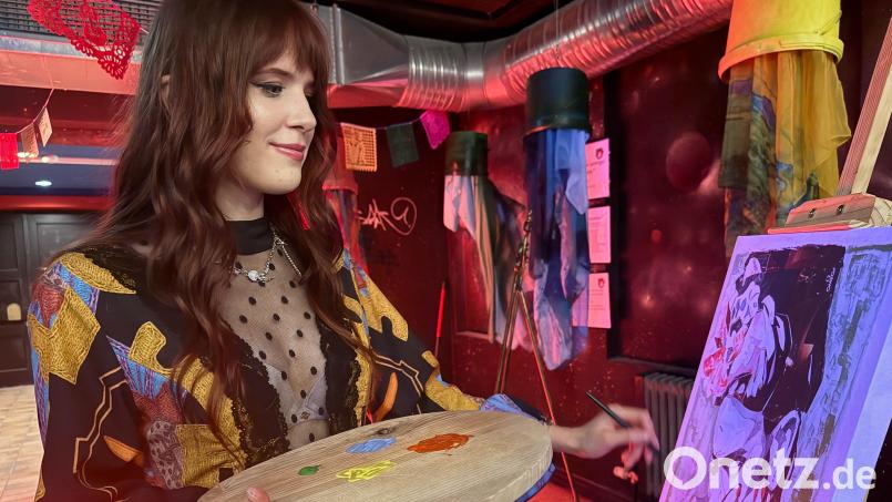 Die 21-jährige Sophia Nefe verkörpert im Kunstprojekt „Dulce Dolor – Die Kunst des Leidens“ die mexikanische Malerin Frida Kahlo. Bild: Gabi Schönberger