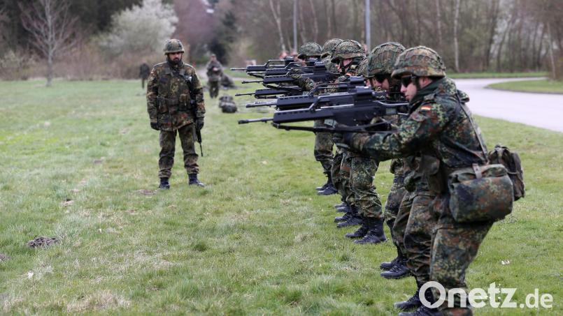 Eine Bürgerin aus Weiden beschwert sich über den Lärm einer Schießanlage der Bundeswehr. Symbolbild: Christian Charisius/dpa