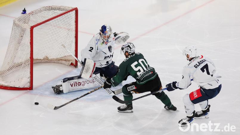 Kein gelungener Einstand für Goalie Simon Wolf im Devils-Tor: Gegen die Bietigheim Steelers verloren die Blue Devils am Freitagabend völlig verdient mit 1:6. Bild: Alexander Keppler