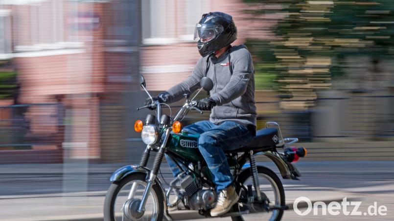 Alle vier Mopedfahrer wurden verletzt. (Symbolbild) Bild: Hendrik Schmidt/dpa-Zentralbild/dpa