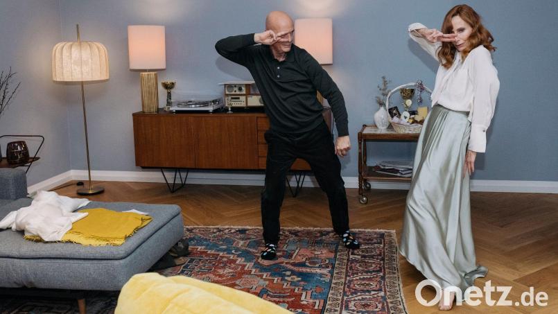 Adam (Christian Berkel) und Evelyn (Andrea Sawatzki) sind auf einmal Komplizen. Bild: Silviu Guiman/ARD Degeto/dpa