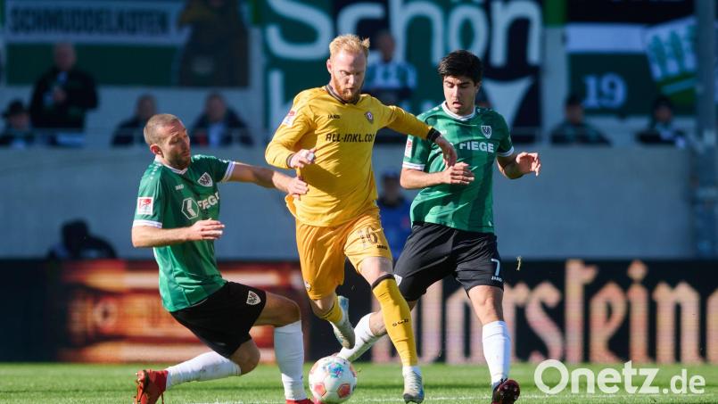 Preußen Münster (grün) und Dynamo Dresden (gelb) lieferten sich einen offenen Schlagabtausch. Bild: Bernd Thissen/dpa