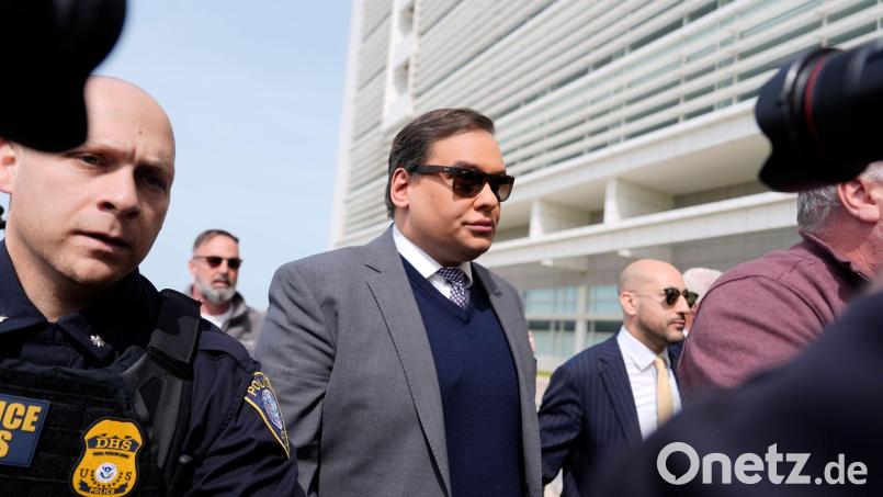 George Santos wurde ursprünglich zu 87 Monaten Gefängnis verurteilt. (Archivbild) Bild: Julia Demaree Nikhinson/AP/dpa