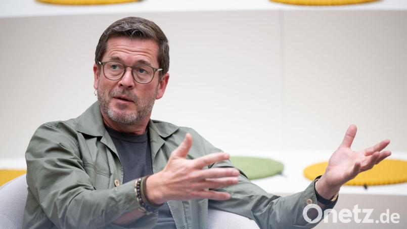 Karl-Theodor zu Guttenberg will die AfD inhaltlich konfrontieren. (Archivbild) Bild: Sebastian Gollnow/dpa