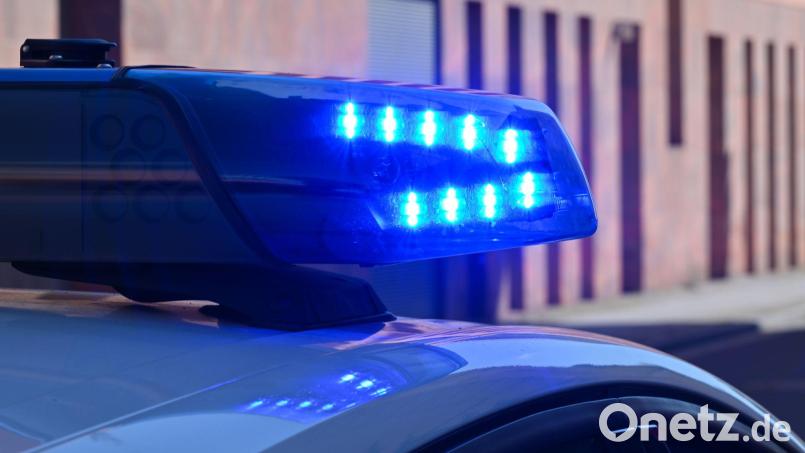 Ein Verkehrsunfall ereignete sich auf der B 85 bei Schwandorf. Symbolbild: Patrick Pleul/dpa