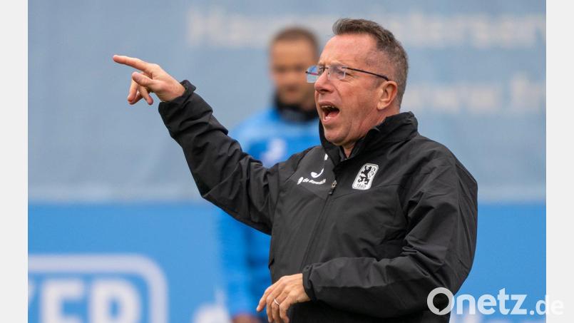 Für Trainer Markus Kauczinski gab es beim Debüt für den TSV 1860 München einen Sieg. Bild: Peter Kneffel/dpa