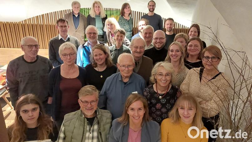 Die Liste der Stadtratskandidaten der Grünen in Weiden. Laura Weber (vorne, Zweite von rechts) bewirbt sich um das Amt des Oberbürgermeisters. Bild: Kunz