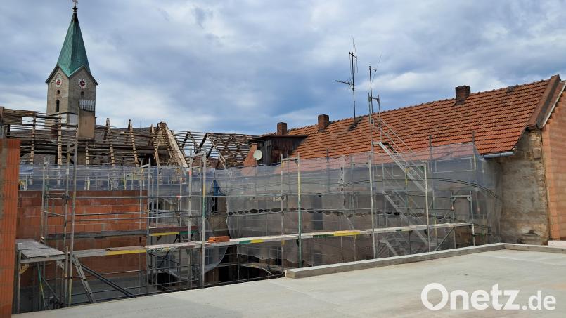Die Sanierung des Bischof-Senestrey-Hauses in der Bärnauer Altstadt läuft auf Hochtouren. Bild: Daniel Musall/Architekturbüro Schabner/exb