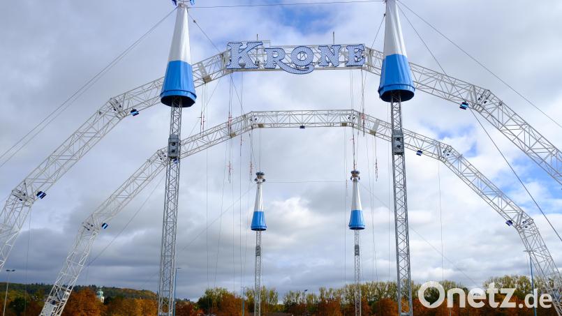 Die ersten &quot;Vorboten&quot; des Circus Krone auf dem Amberger Dultplatz sind schon von Weitem zu sehen. Bild: gsp