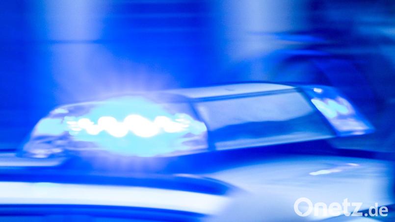Als die Beamten am Tatort ankommen, sind die Verdächtigen bereits geflohen. (Symbolbild) Bild: Jens Büttner/dpa