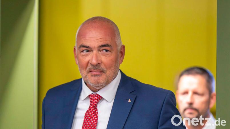 Steht erneut vor Gericht: der ehemalige CDU-Bundestagsabgeordnete Axel Fischer. (Archivbild) Bild: Peter Kneffel/dpa