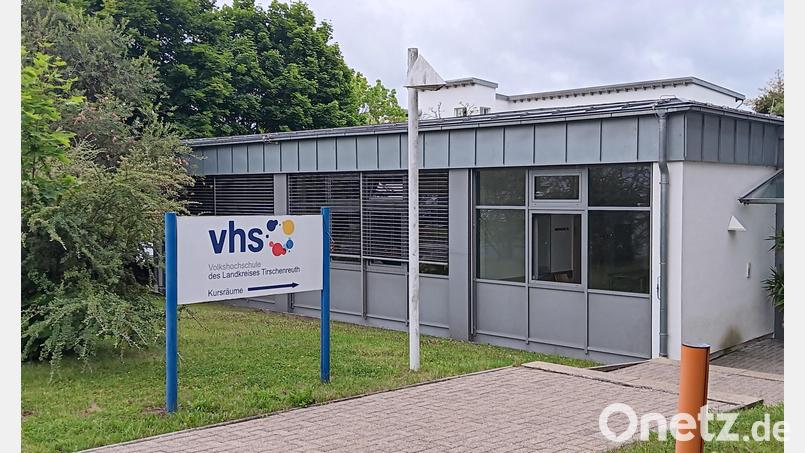 Die Volkshochschule des Landkreises hat ihren Hauptsitz gegenüber des Krankenhauses Tirschenreuth. Sie ist in allen Gemeinden mit Kursen in den Außenstellen vertreten. Bild: as