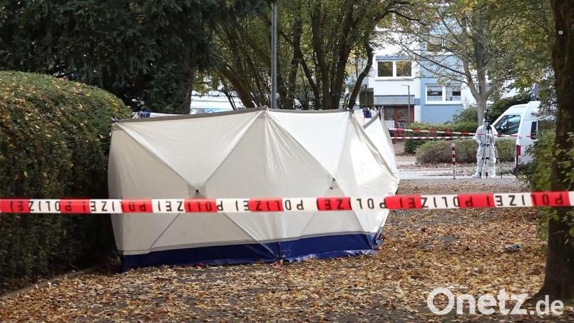Ein maskierter Mann hat auf eine Frau eingestochen, als sie ihr Wohnhaus in Bremen verließ. Auch ihr Sohn wurde verletzt. Bild: Kai Moorschlatt/dpa