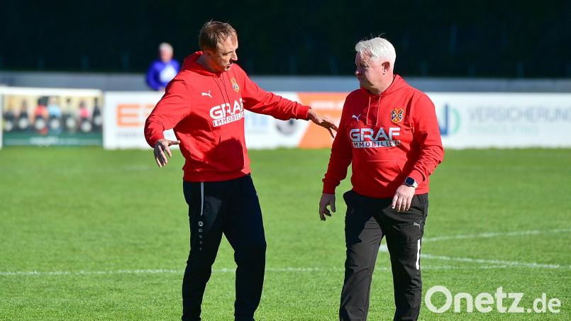 Der 1. FC Bad Kötzing ist auf Trainersuche: Konrad Früchtl (rechts) und sein Co-Trainer Herbert Pongratz sind freigestellt. Bild: Dirk Meier