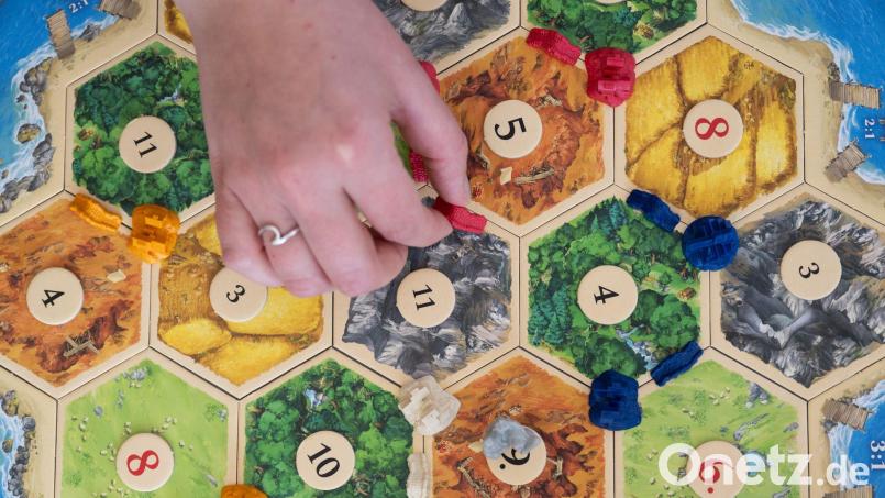 „Catan“ wird weltweit und millionenfach gespielt. (Archivbild) Bild: Marijan Murat/dpa
