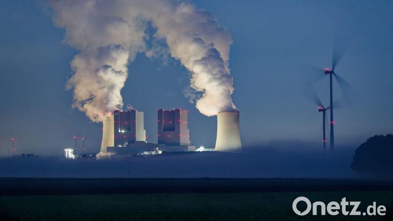 Auch die für die Stromerzeugung einsetzbaren und als verfügbar gemeldeten Braun- und Steinkohlekraftwerke wurden während der Dunkelflauten am 6. November und 12. Dezember 2024 laut Bericht eingesetzt. (Archivbild) Bild: Henning Kaiser/dpa