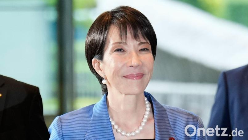 Mit der national-konservativen Sanae Takaichi übernimmt in Japan erstmals eine Frau das Amt des Regierungschefs. Bild: Eugene Hoshiko/AP/dpa