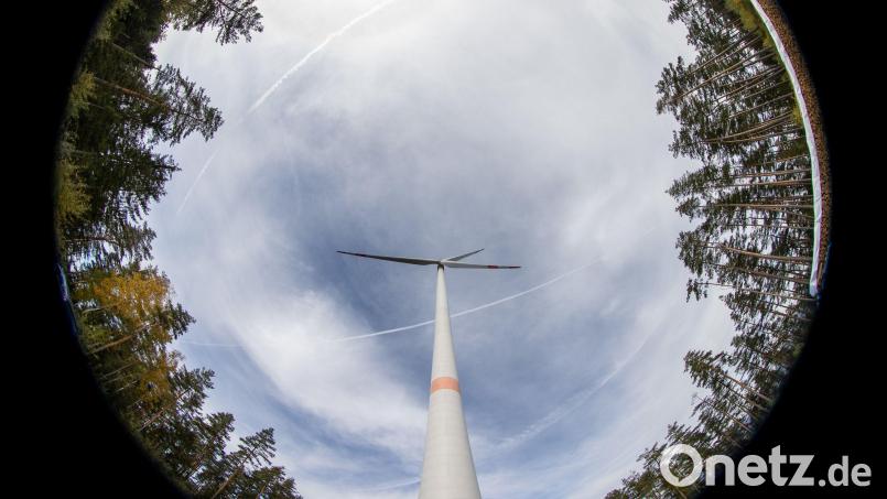 In Weiden drehen sich derzeit wieder viele Diskussionen um mögliche Windräder. Zu den umstrittensten Flächen zählt ein Gebiet im Stadtosten bei Matzlesrieth. Symbolbild: Daniel Karmann/dpa