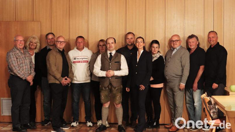 Kandidaten für die Stadtratswahl in Schwandorf (von links): Roman Borz, Ingeborg Franke, Andreas Nageler, Peter Wild, Stefan Bauer, Carmen Müller, Thomas Deutscher, Thomas Borcuch, Bianca Seger-Probst, Erika Jehl, Reinhard Mixl, Werner Reime und Roland Kraus Bild: AfD KV Schwandorf/Cham