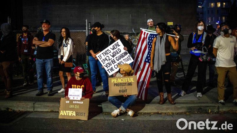 In Portland gibt es Proteste vor einer Einrichtung der Einwanderungsbehörde ICE. (Archivbild) Bild: Ethan Swope/AP/dpa