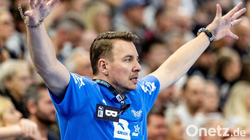 Filip Jicha hat seinen Vertrag als Trainer des THW Kiel verlängert. (Archivbild) Bild: Axel Heimken/dpa