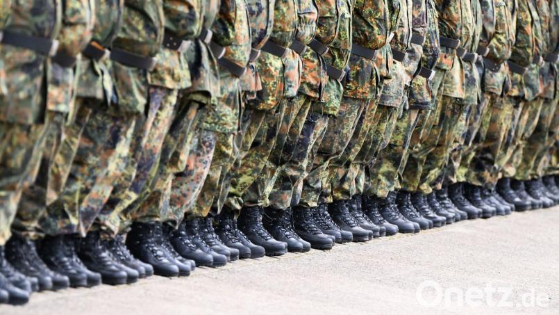 Die Feldjäger der Bundeswehr starten ihre größte Übung des Jahres in Bayern. (Symbolbild) Bild: Julian Stratenschulte/dpa