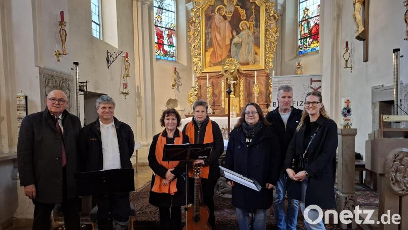 Teilnehmer der MUT-Benefizveranstaltung in der Kirche St. Sebastian in Weiden. Bild: OASE Weiden