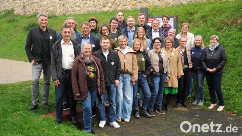 Das ist die neue Stadtratsliste von SuRo2030: Die Kandidatinnen und Kandidaten wurden bei der Versammlung im Capitol nominiert. Bild: ge