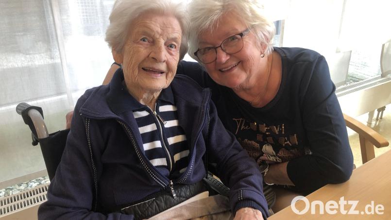 Anna Härtl (links) und Regina Mößbauer (geborene Schreyer) verbindet eine langjährige enge Familienfreundschaft. Bild: Werner Robl