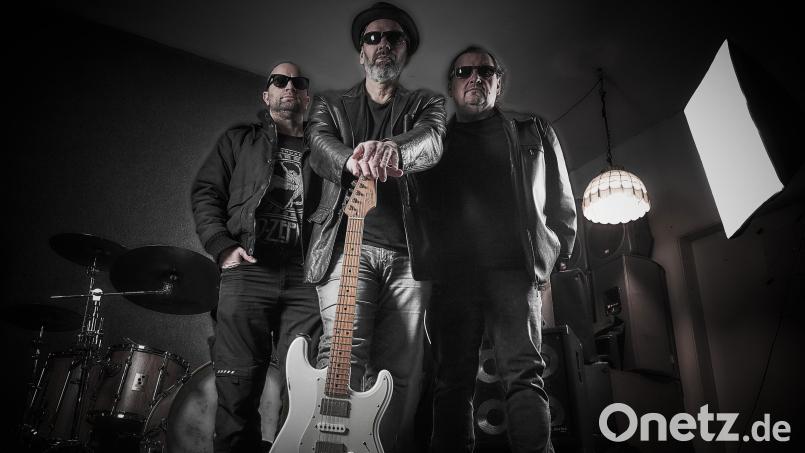 „GAS“ aus Amberg; (von links): Drummer Max Gellfart, Gitarrist und Sänger Martin Gruber sowie Bassist Werner „Whisky“ Wisgickl Bild: Martin Gruber