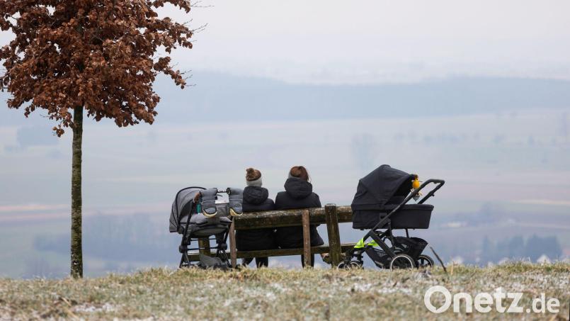 Lieber Kinder statt Karriere? Forscher haben das Rollenbild junger Frauen untersucht (Symbolbild). Bild: Thomas Warnack/dpa