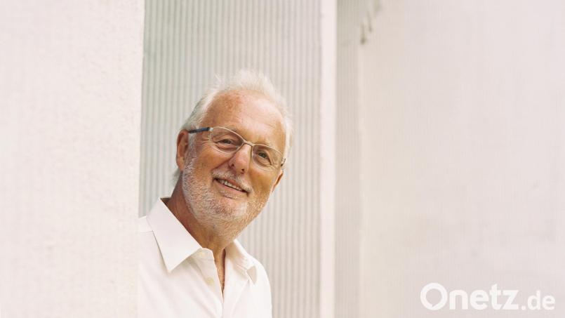 Hubert Winkels präsentiert sein Buch „Die Hände zum Himmel“ im Literaturarchiv Sulzbach-Rosenberg. Bild: Joachim Gern