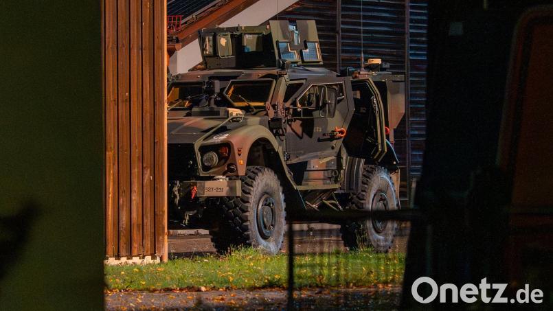 Der Erdinger Landrat hat die Kommunikation zwischen Polizei und Bundeswehr als „absolute Katastrophe“ bezeichnet. Bild: Lars H./News5/dpa